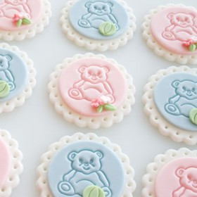 How to make embossed teddy bear fondant cupcake toppers