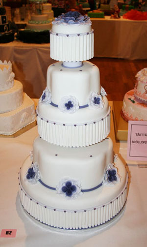 Wedding cake white & purple