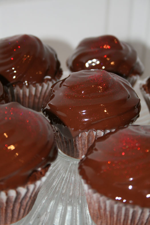 Chocolate hi-hat cupcakes