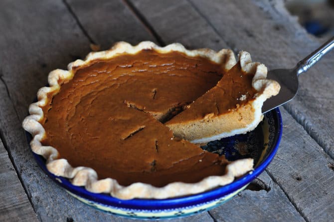 serving-pumpkin-pie