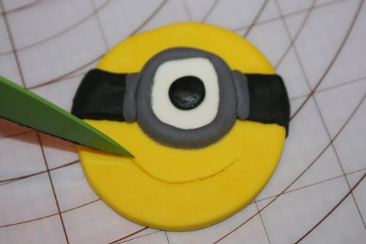 minion cupcake (23) (525x350)