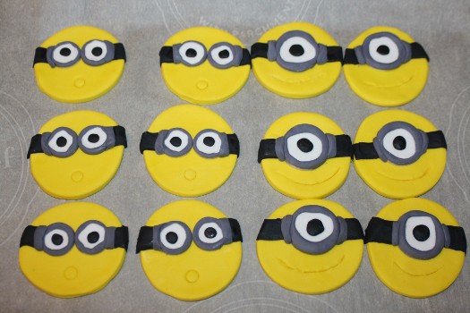 minion cupcakes